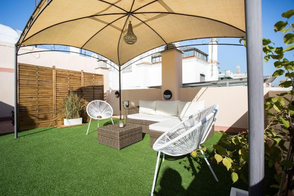 Ferienwohnung Esse Atico. Precioso Atico Con Terraza En Pleno Centro Sevilla Exterior foto